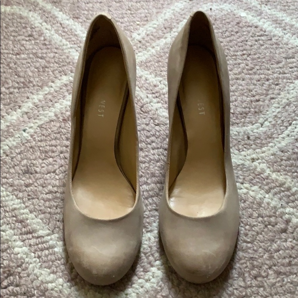Nine West classy taupe pumps in size 6.5.